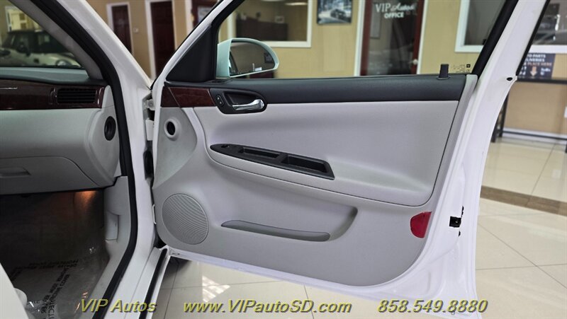 Used 2006 Chevrolet Impala LT FWD image 12