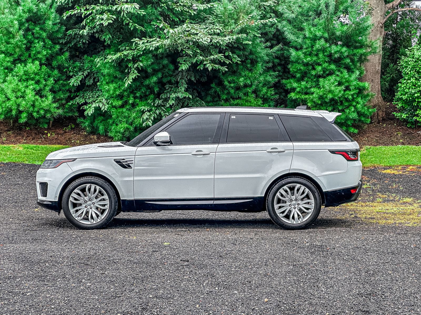 Used 2019 Land Rover Range Rover Sport HSE image 4
