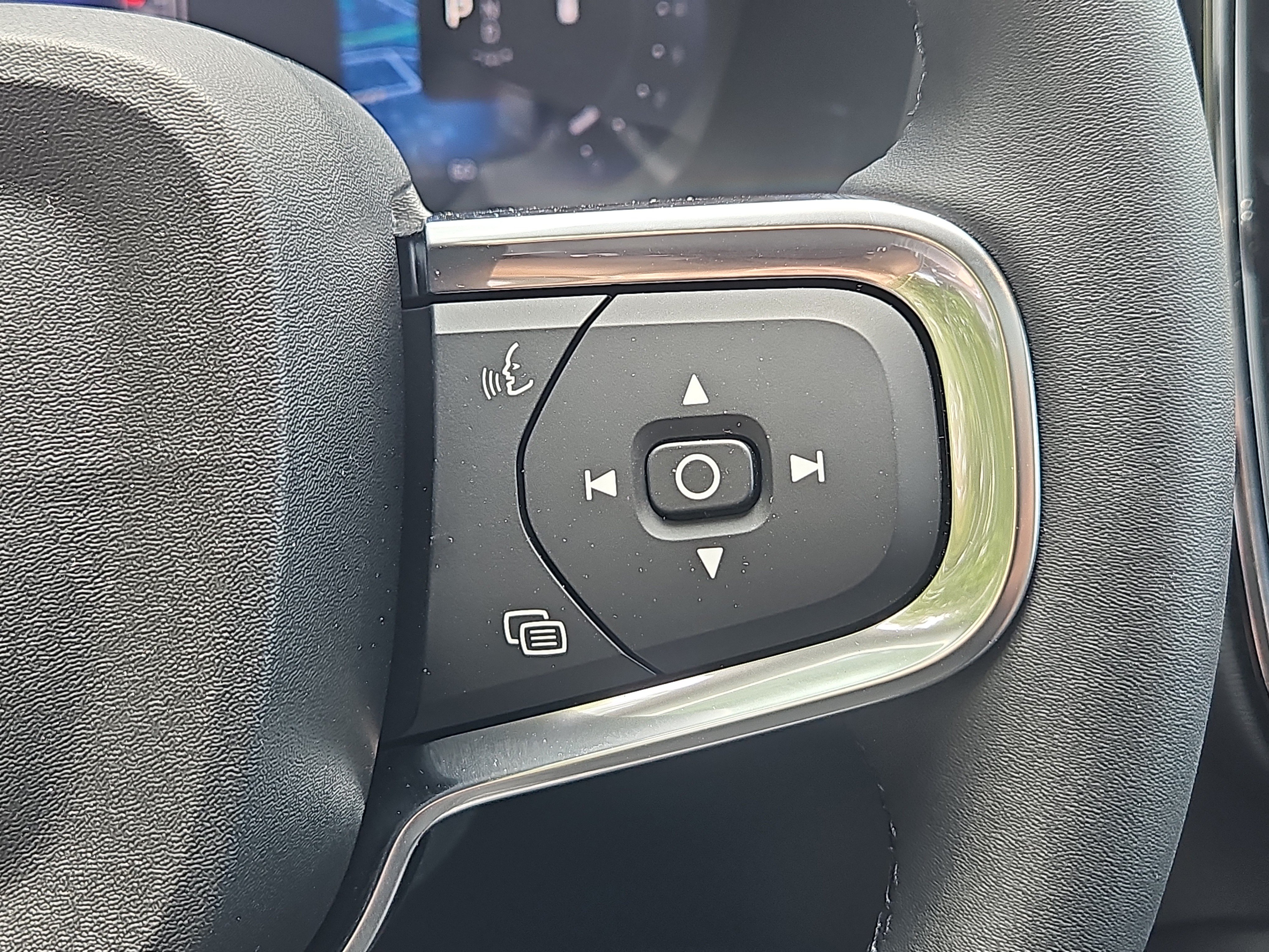 New 2026 Volvo XC40 B5 Plus w/ Protection Package Premier AWD/4WD image 17