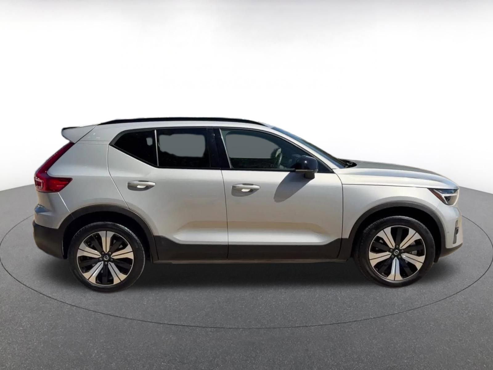 Used 2023 Volvo XC40 Recharge Plus image 16