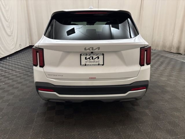 Certified 2025 Kia Sorento LX image 6