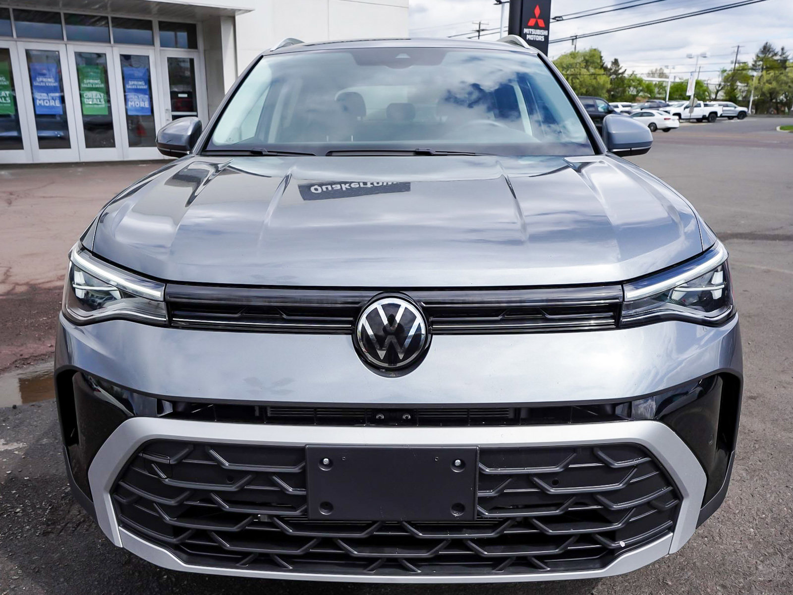 Used 2025 Volkswagen Taos SE image 2
