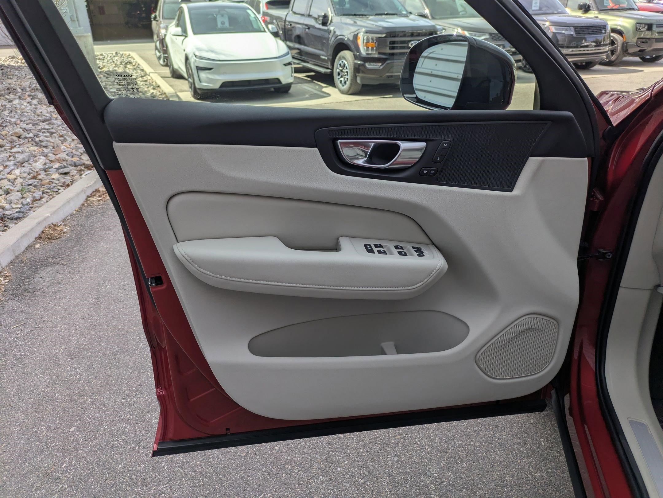 Used 2025 Volvo XC60 B5 Plus w/ Protection Package Premier image 12