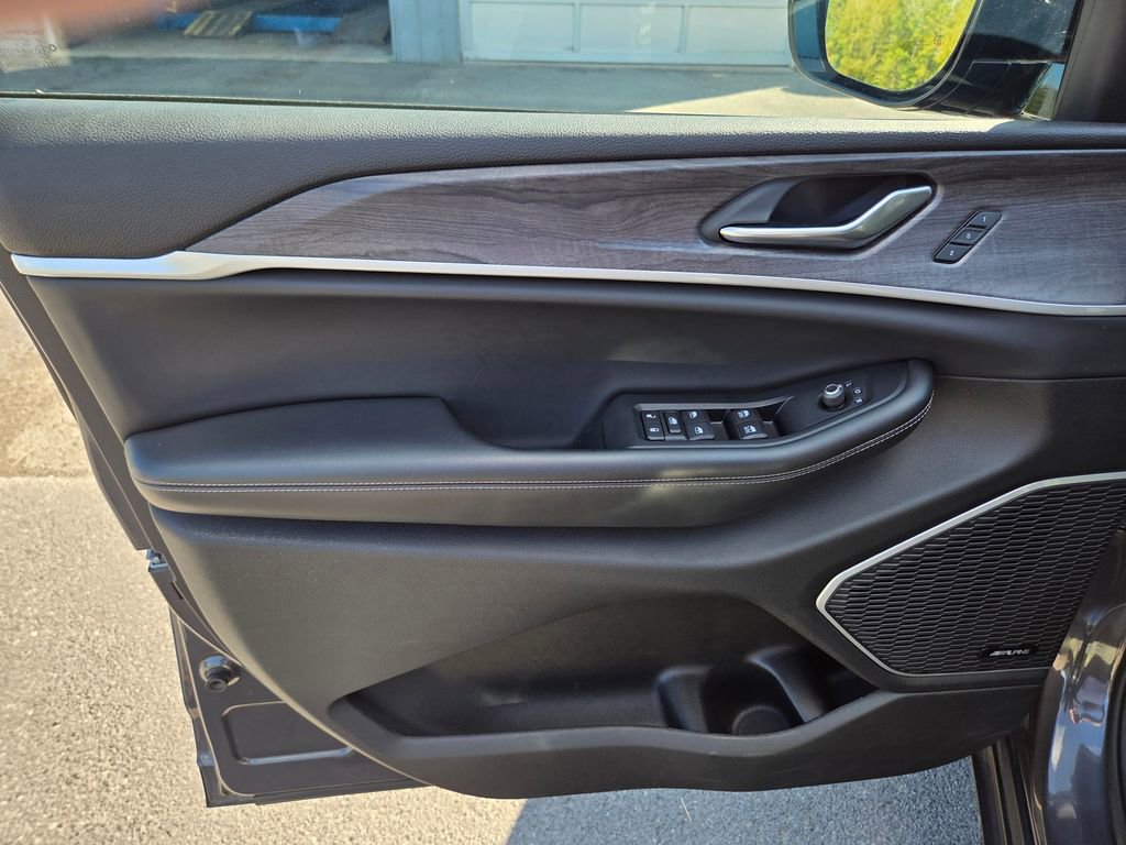 Used 2022 Jeep Grand Cherokee L Limited image 11