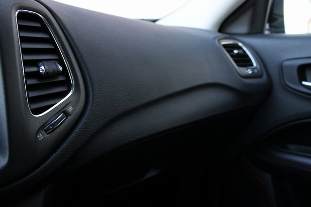 Used 2019 Jeep Compass Trailhawk image 7