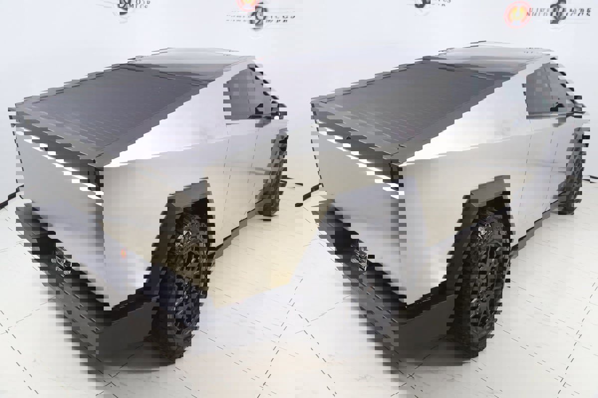 Used 2024 Tesla Cybertruck AWD Crew Cab image 50