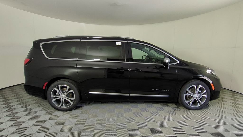 New 2026 Chrysler Pacifica Pinnacle w/ Trailer Tow Group FWD image 4