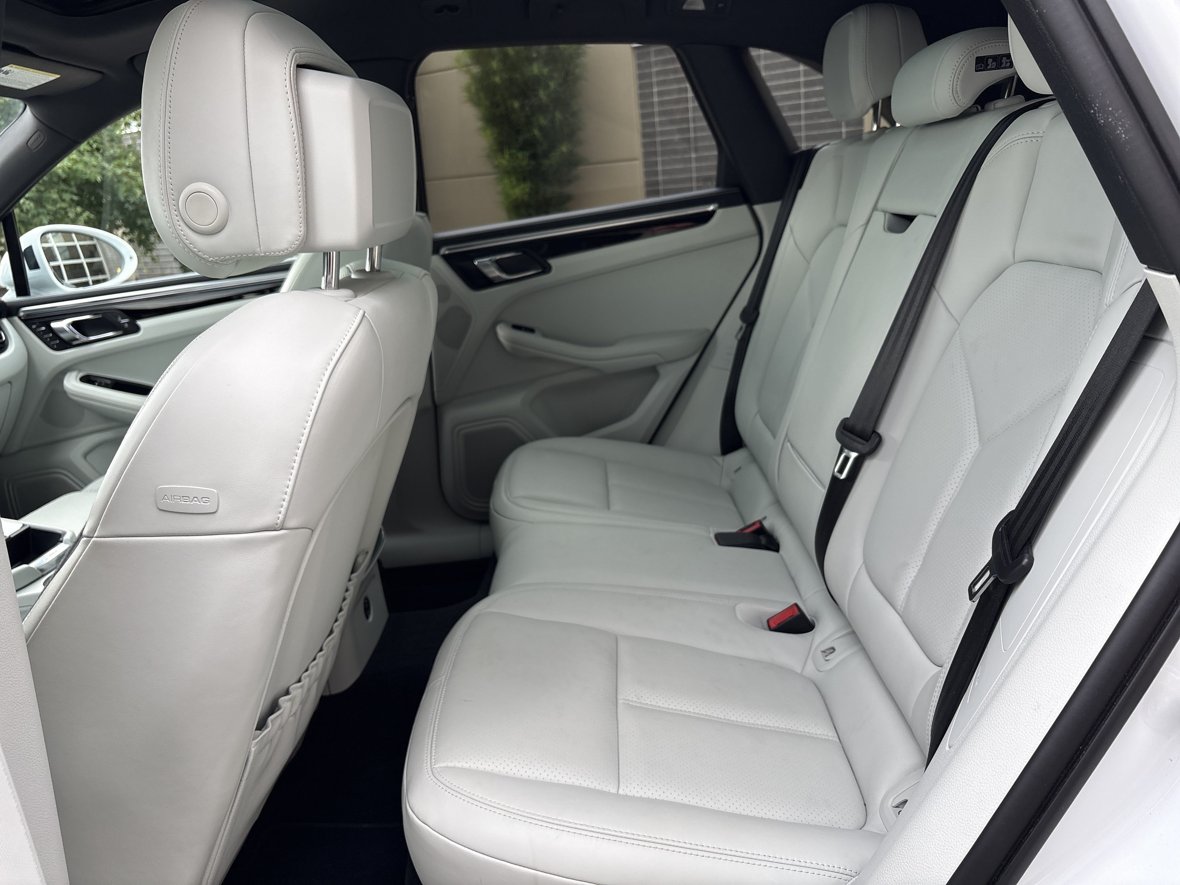 Used 2023 Porsche Macan AWD/4WD image 31