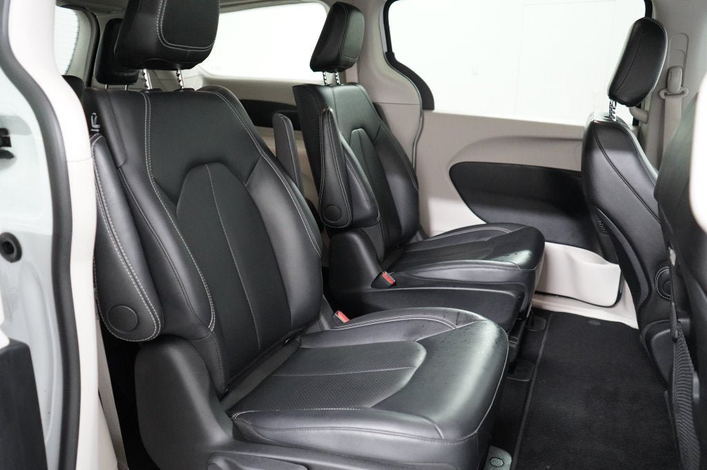 Used 2024 Chrysler Pacifica Limited FWD image 21