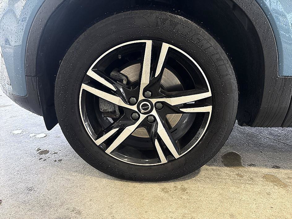 Used 2023 Volvo XC40 B5 Core AWD/4WD image 5