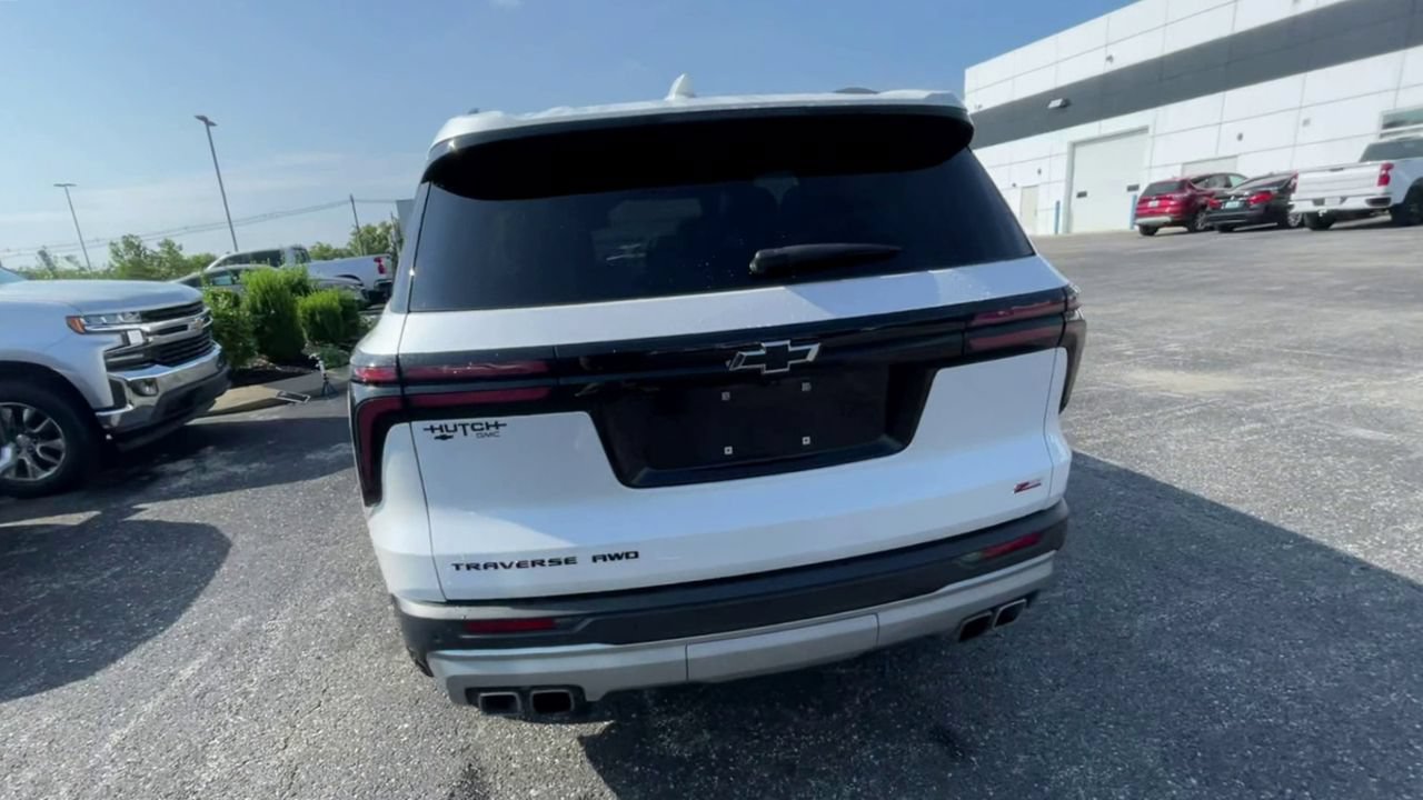 Used 2025 Chevrolet Traverse Z71 w/ LPO, Floor Liner Package AWD/4WD image 8