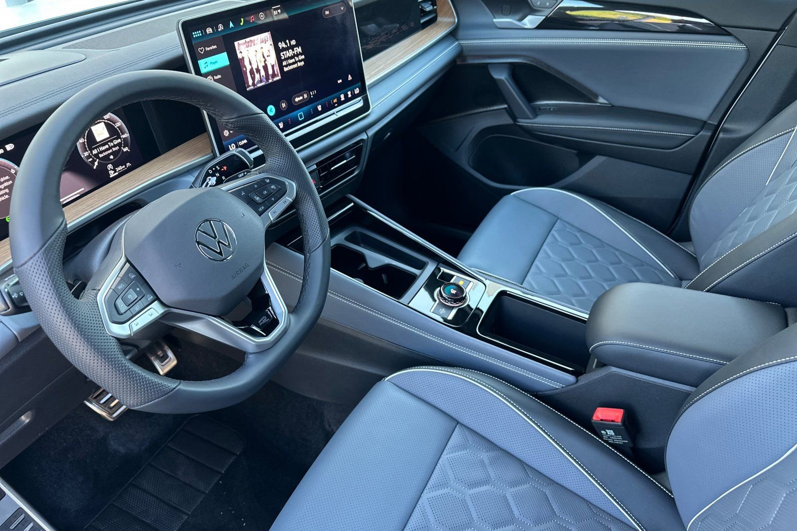 New 2026 Volkswagen Tiguan SEL R-Line AWD/4WD image 8