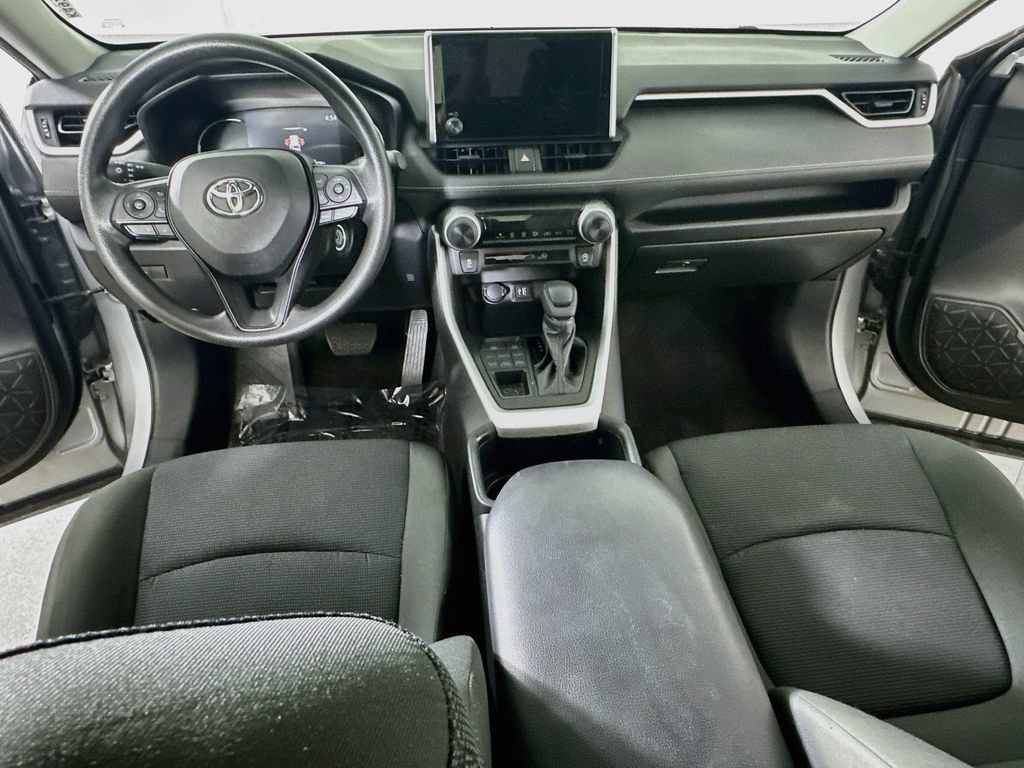 Used 2023 Toyota RAV4 LE AWD/4WD image 18