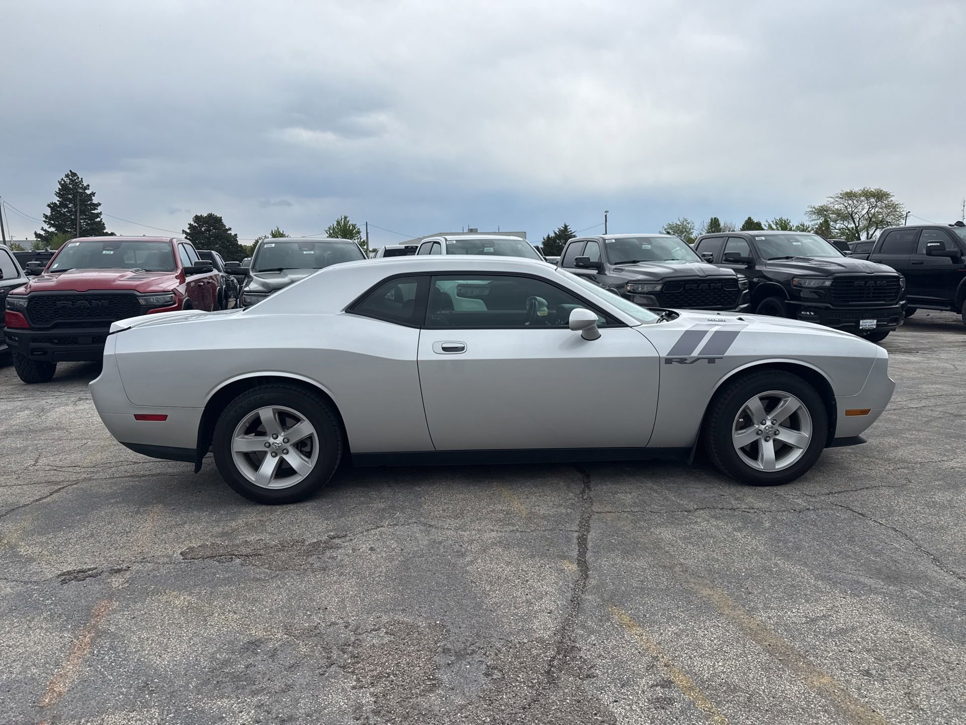 Used 2010 Dodge Challenger R/T RWD image 5