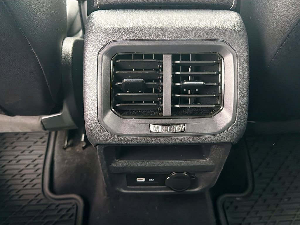 Used 2022 Volkswagen Tiguan SE R-Line image 21