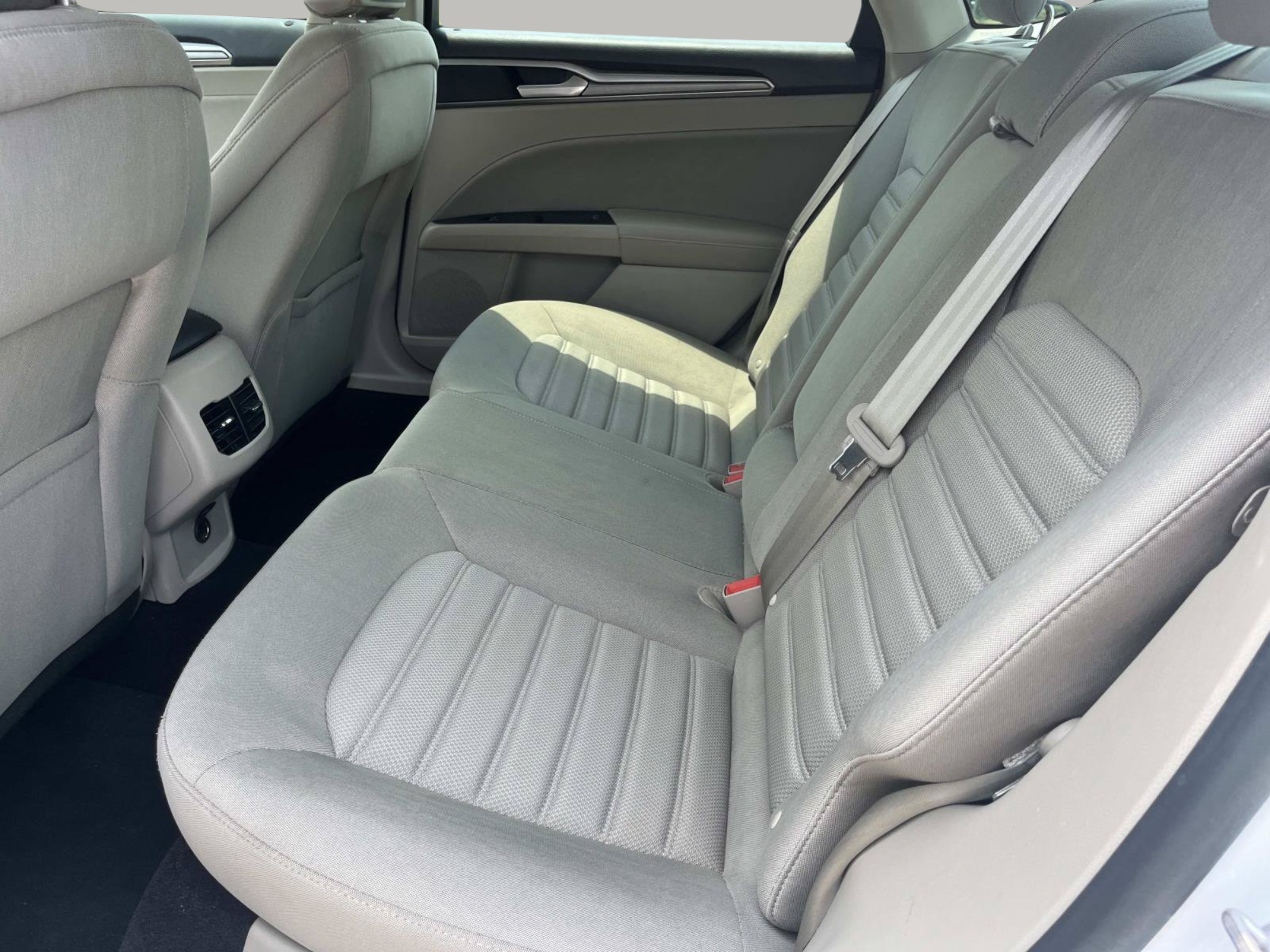 Used 2019 Ford Fusion SE FWD image 17