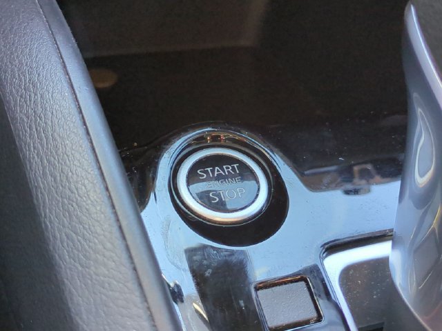 Used 2021 Nissan Versa SV FWD image 26