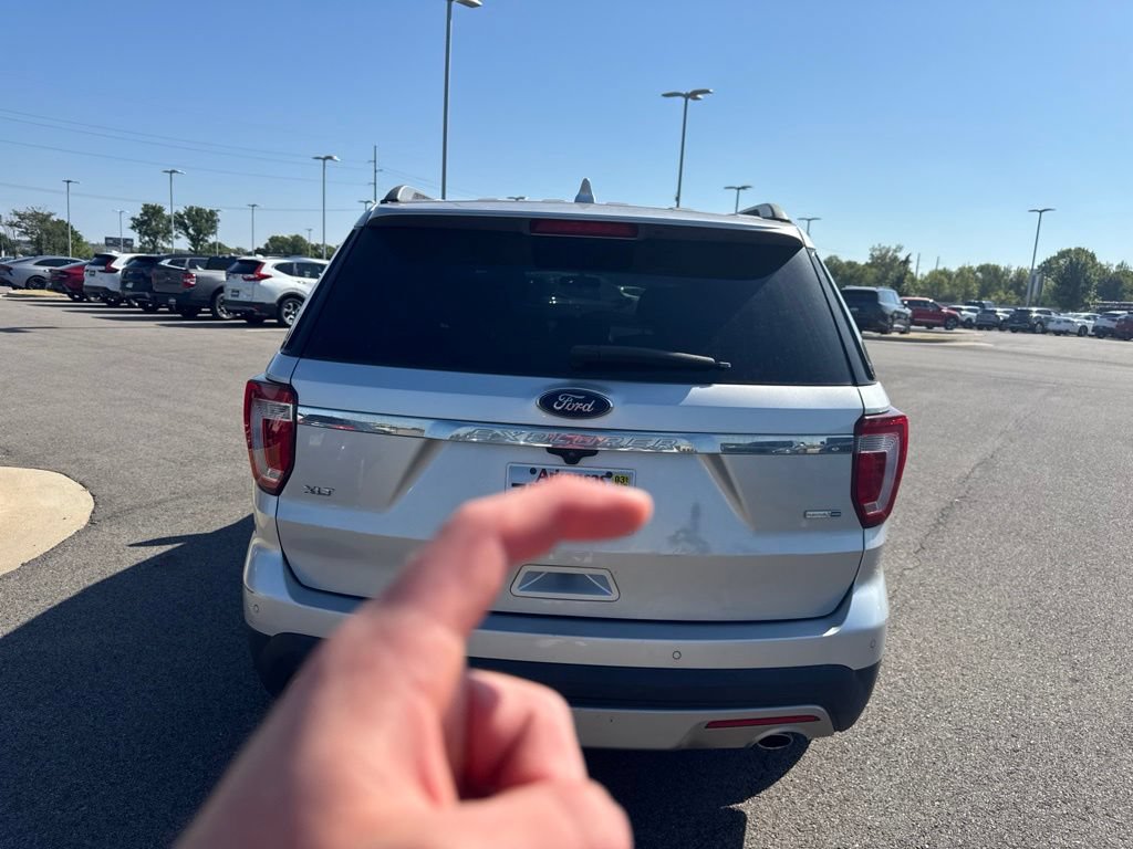 Used 2016 Ford Explorer XLT AWD/4WD image 4