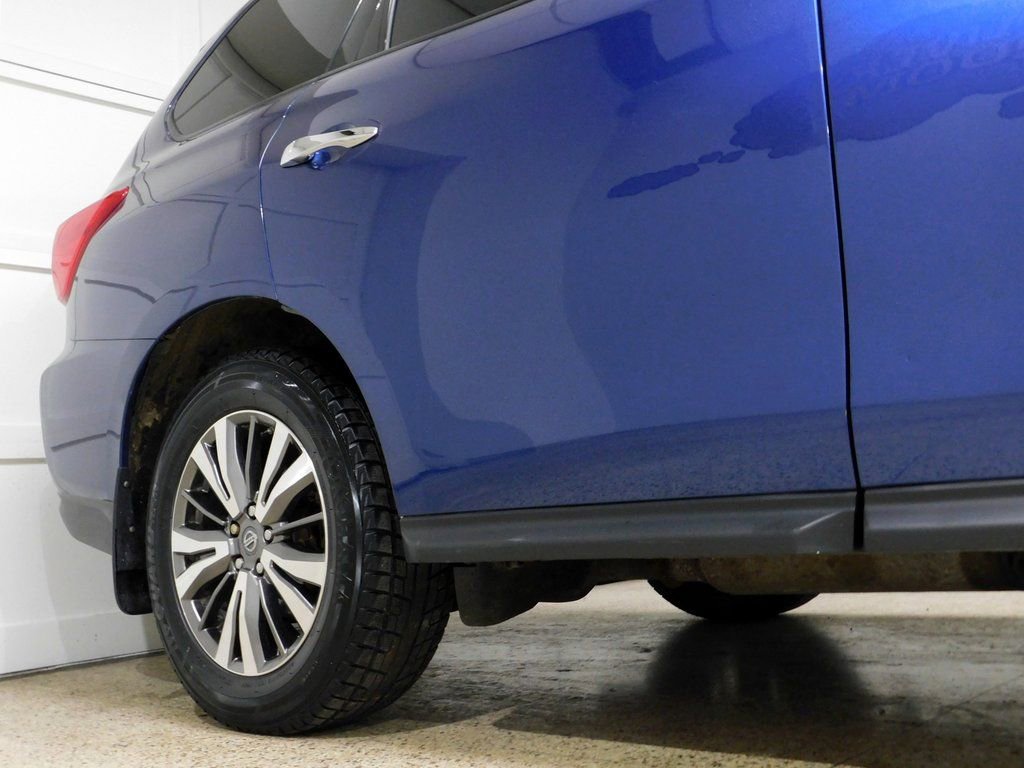 Used 2018 Nissan Pathfinder SV image 8