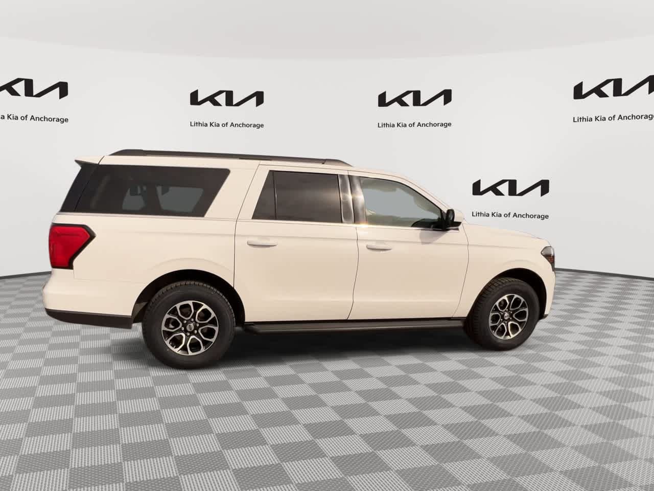 Used 2024 Ford Expedition Max XLT AWD/4WD image 9