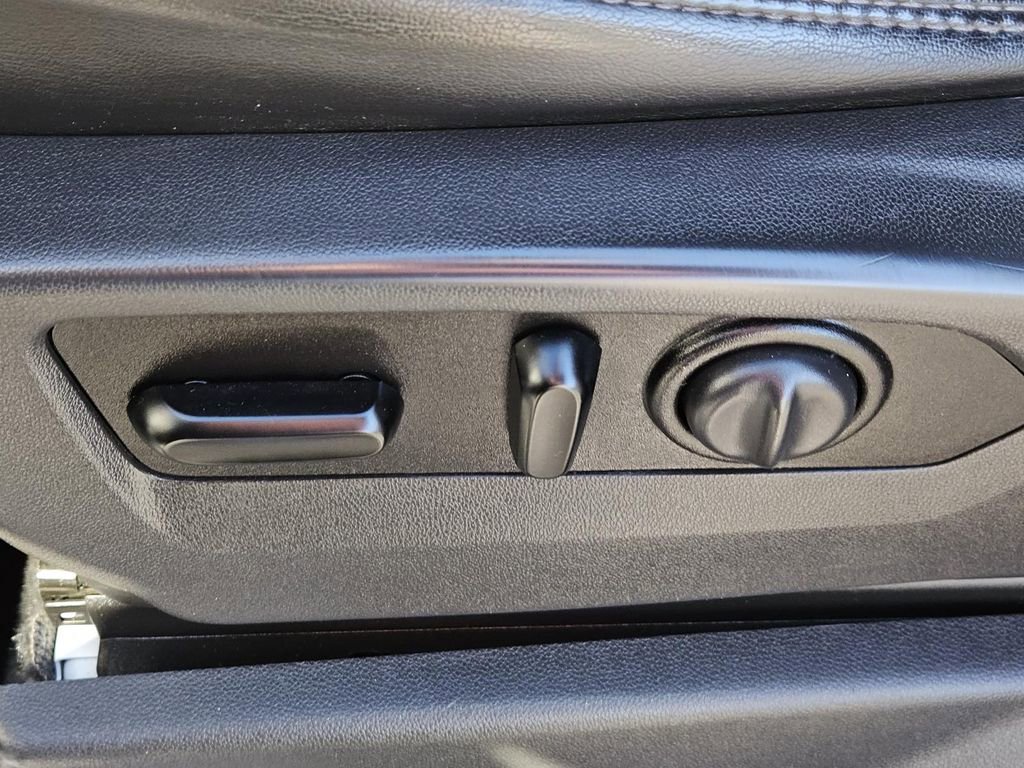 Certified 2020 Chevrolet Silverado 1500 High Country w/ Technology Package image 28