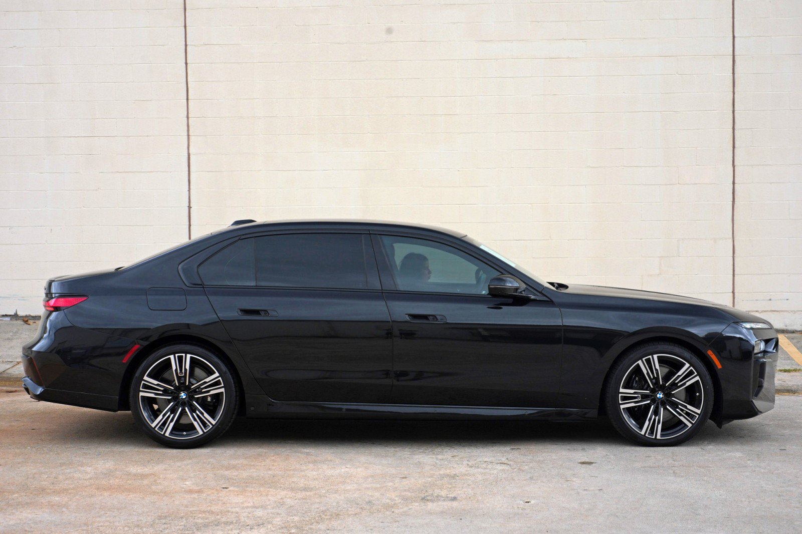Used 2023 BMW 760i xDrive AWD/4WD image 71