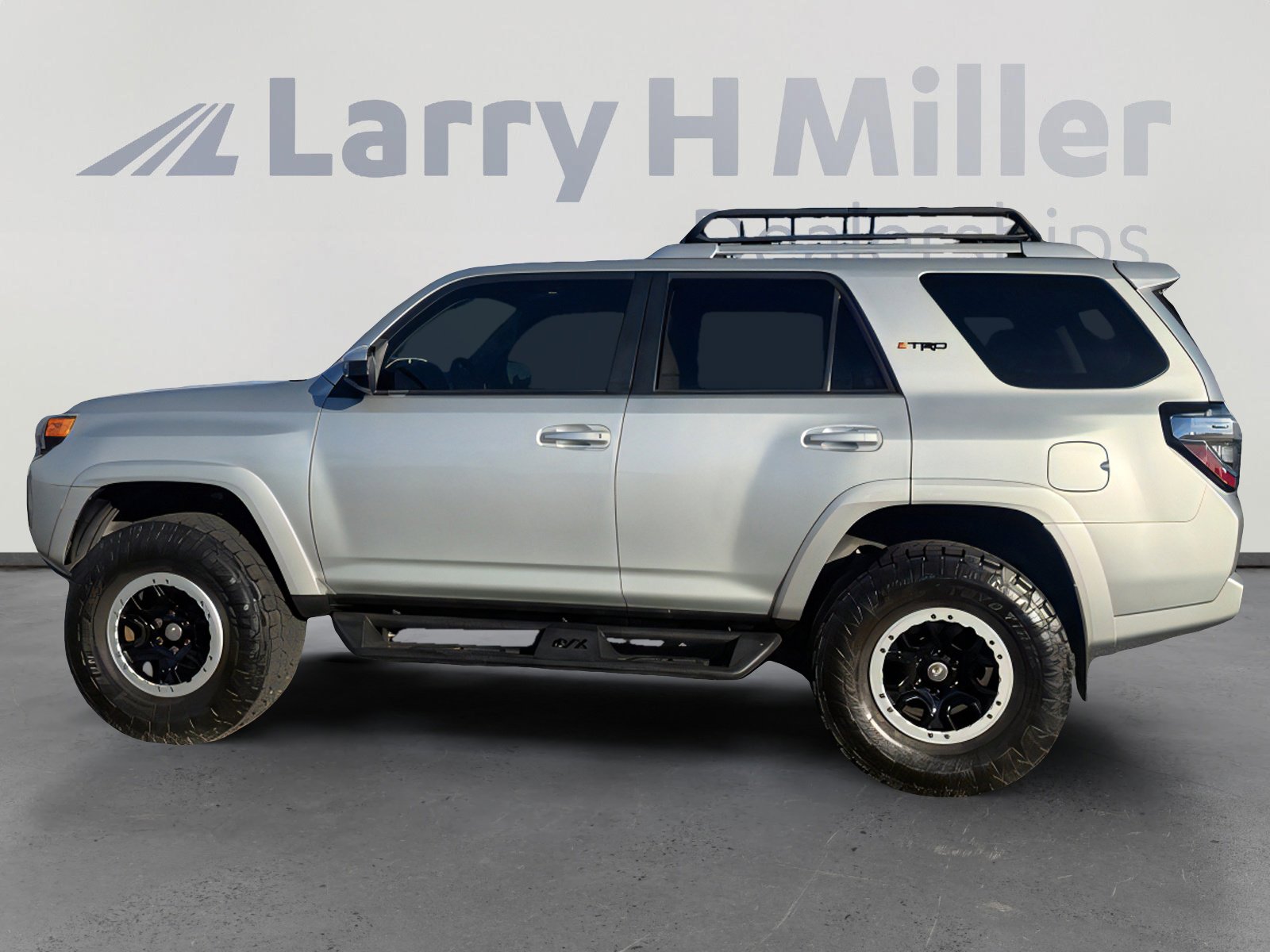 Used 2014 Toyota 4Runner SR5 image 2