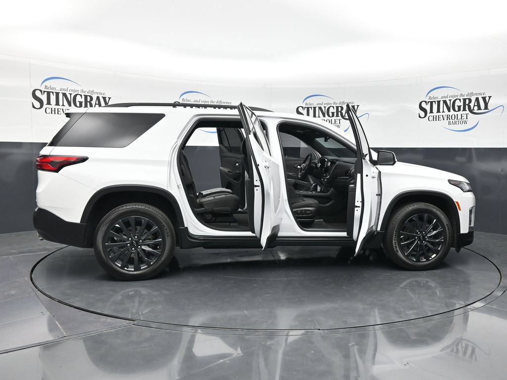 Used 2023 Chevrolet Traverse RS FWD image 39