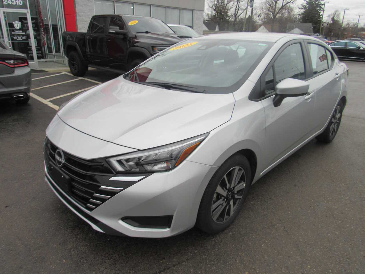 Used 2025 Nissan Versa SV image 1