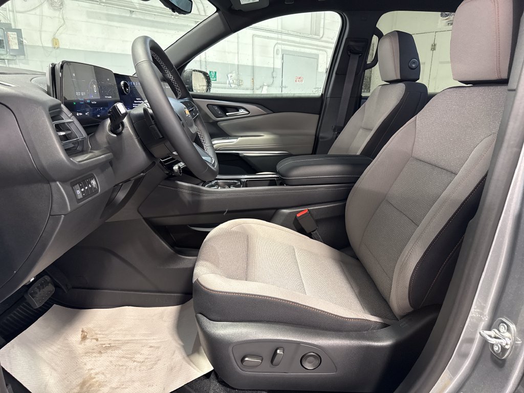 New 2027 Chevrolet Traverse LT w/ Driver Confidence Package AWD/4WD image 28