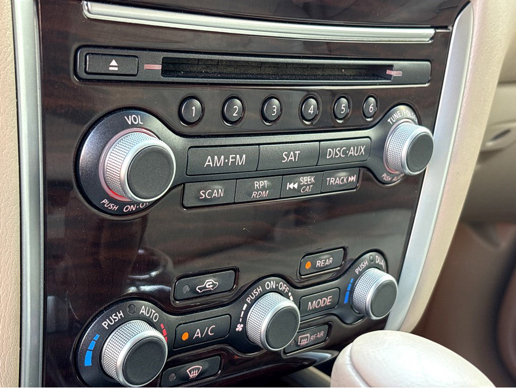 Used 2014 Nissan Pathfinder SL w/ SL Tech Package FWD image 32