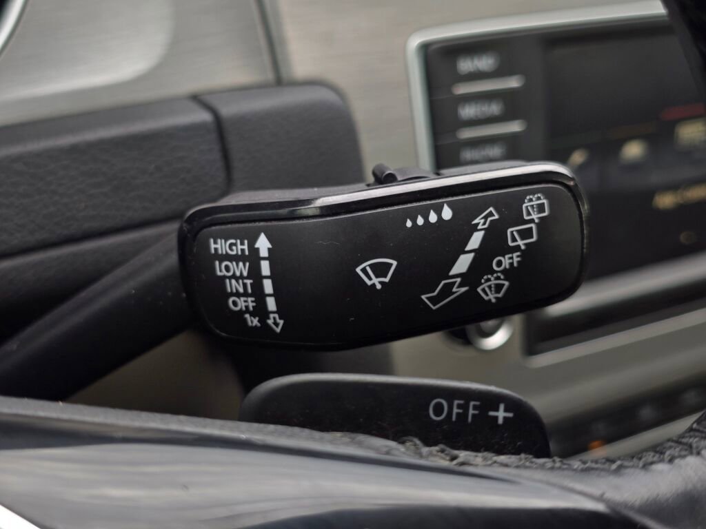 Used 2016 Volkswagen Golf SE image 29