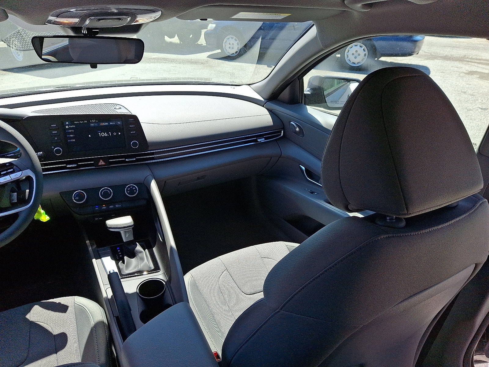 New 2025 Hyundai Elantra SE image 11