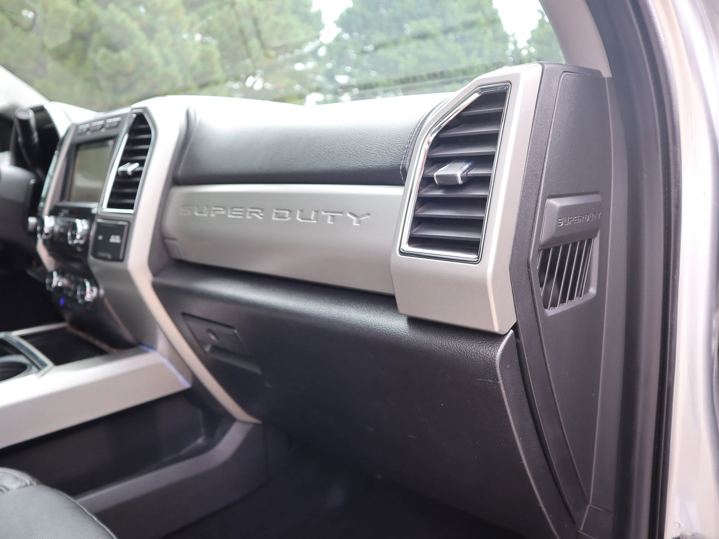 Used 2018 Ford F250 Lariat w/ Lariat Ultimate Package image 35