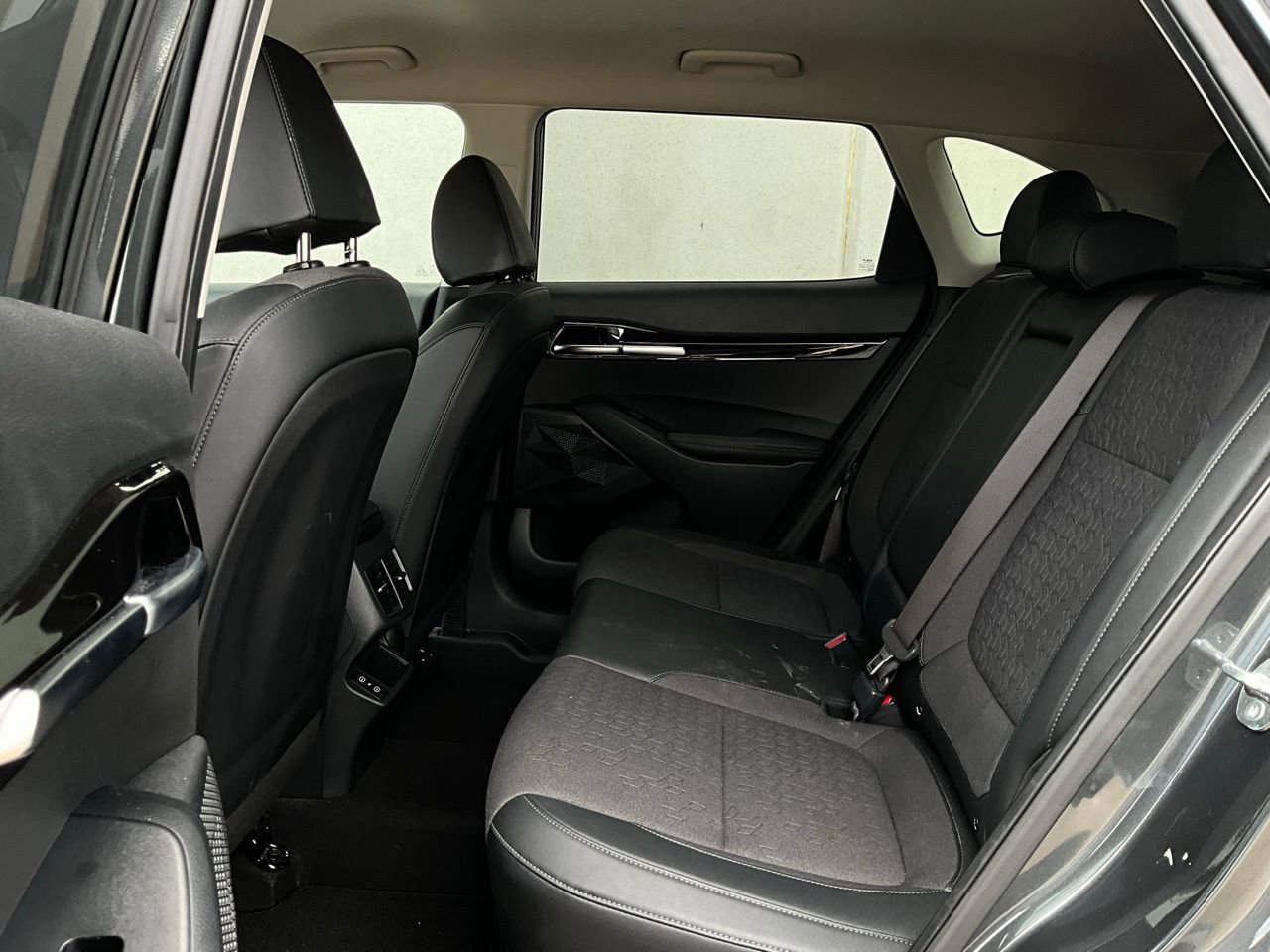 Used 2025 Kia Seltos S FWD image 11
