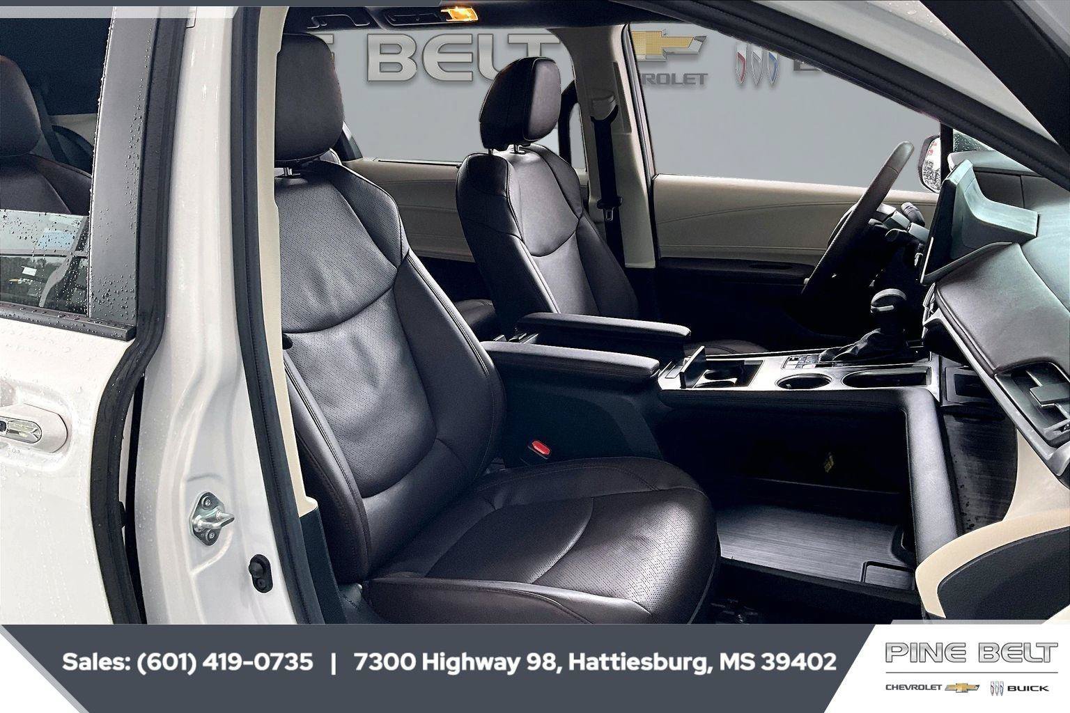 Used 2024 Toyota Sienna Platinum AWD/4WD image 6