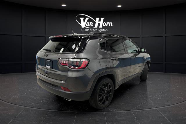 Used 2022 Jeep Compass Altitude w/ Sun and Sound Group AWD/4WD image 7