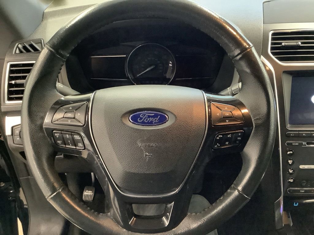 Used 2018 Ford Explorer Limited w/ Equipment Group 301A AWD/4WD image 11