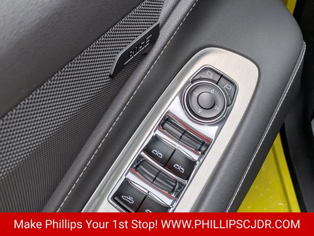 Used 2024 Chevrolet Corvette Stingray Convertible RWD image 17