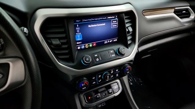 Used 2023 GMC Acadia SLE w/ Driver Convenience Package image 14