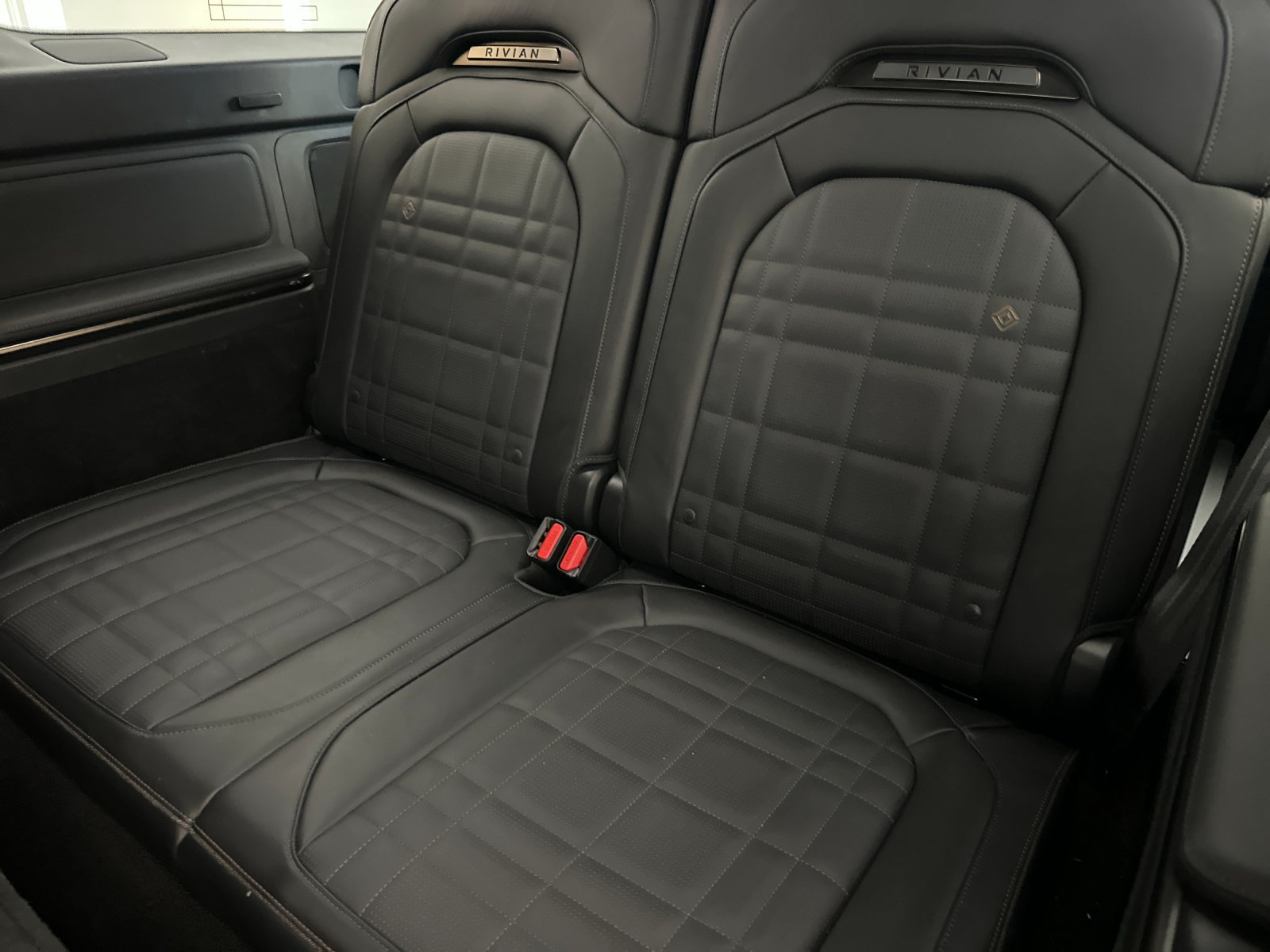 Used 2025 Rivian R1S Premium Dual AWD/4WD image 15