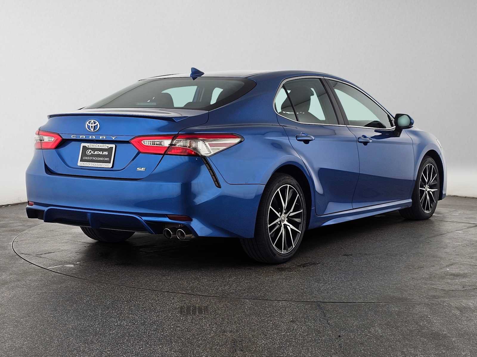Used 2019 Toyota Camry SE FWD image 3
