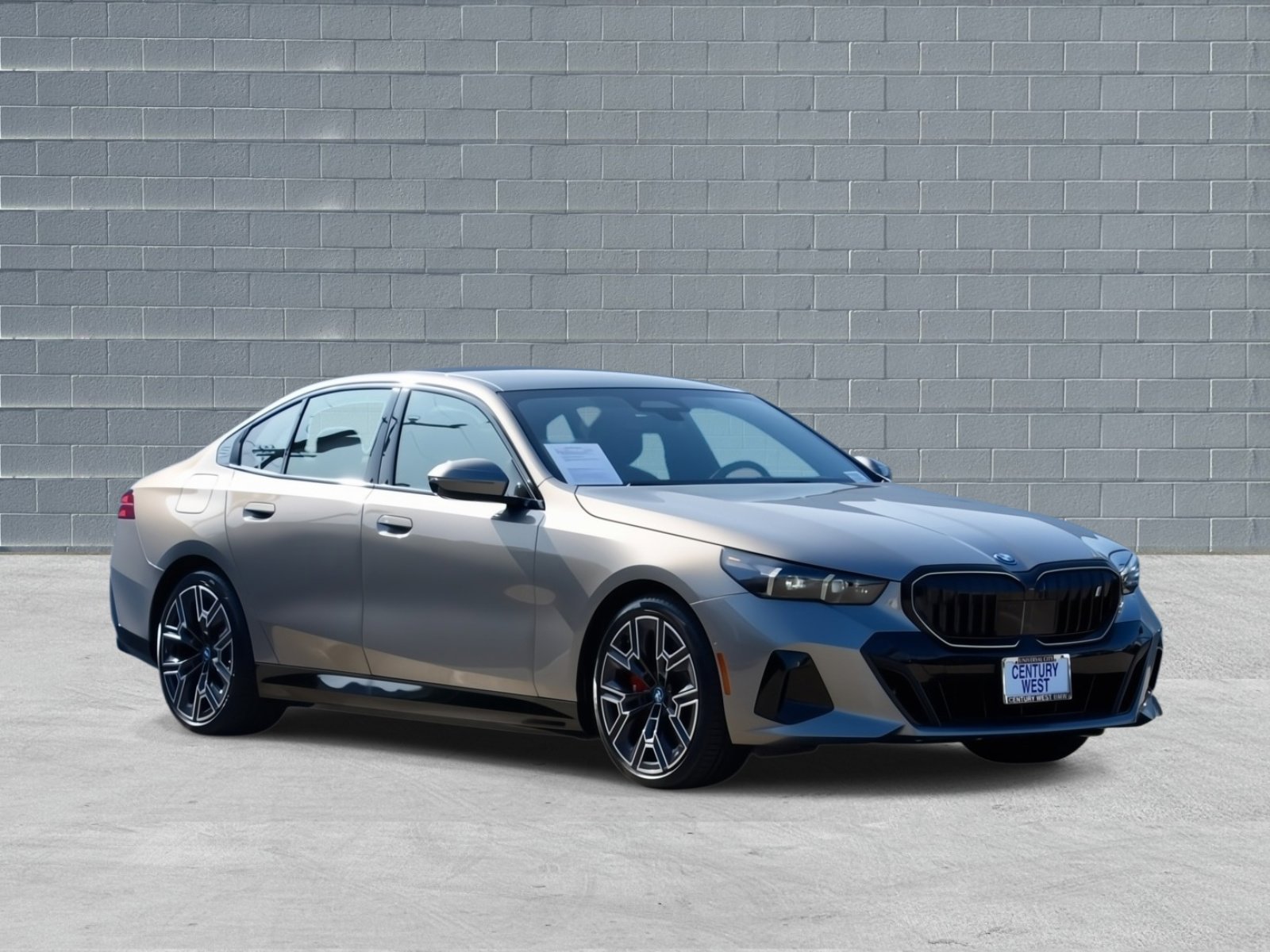 Used 2025 BMW i5 xDrive40 image 1