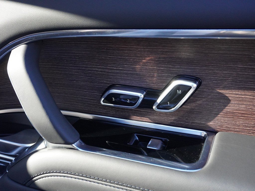 Used 2025 Land Rover Range Rover SE image 36