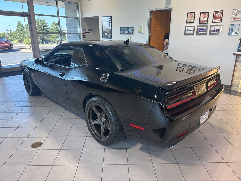 Used 2016 Dodge Challenger R/T Scat Pack w/ Leather Interior Group RWD image 11