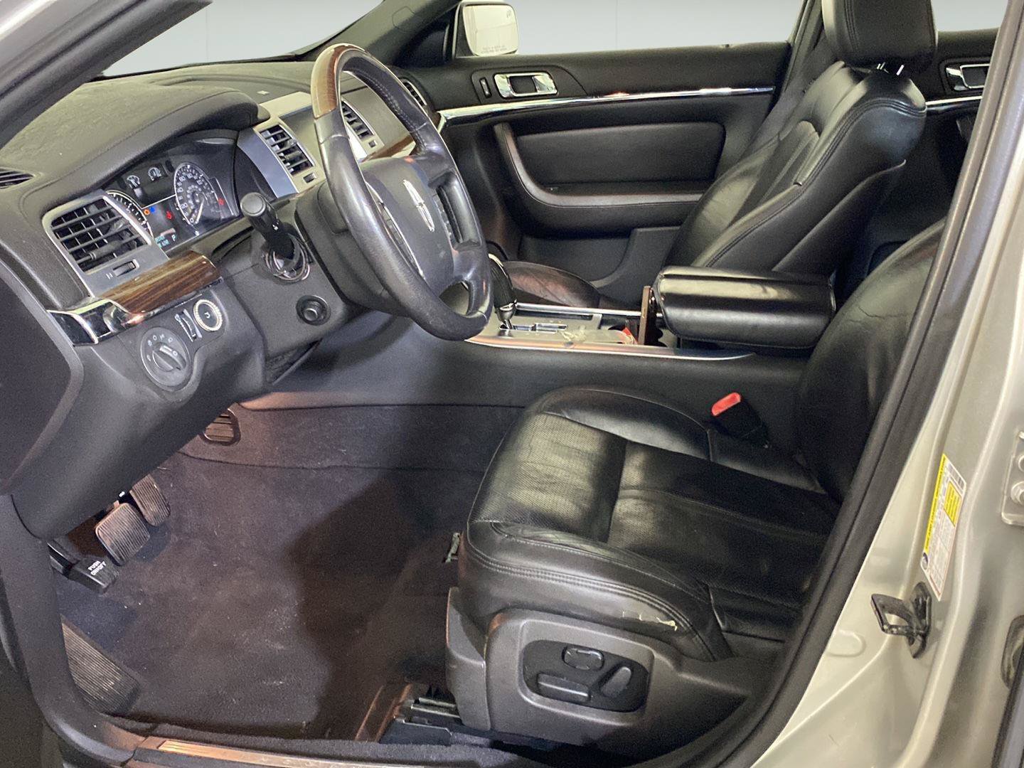Used 2009 Lincoln MKS AWD image 22