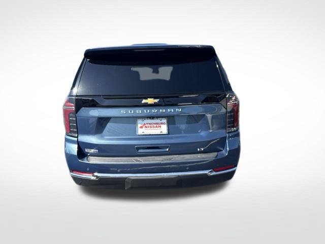 Used 2025 Chevrolet Suburban LT AWD/4WD image 7