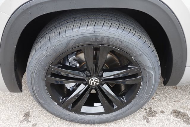 Used 2023 Volkswagen Atlas Cross Sport SEL R-Line AWD/4WD image 11