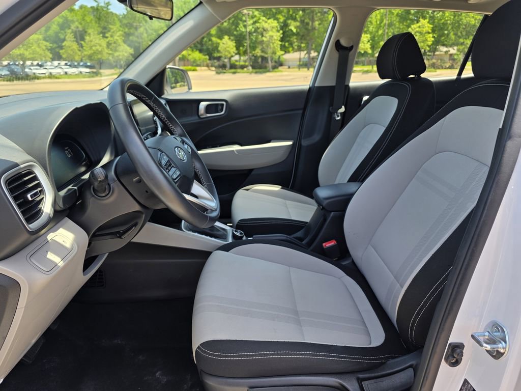 Used 2025 Hyundai Venue SEL FWD image 26