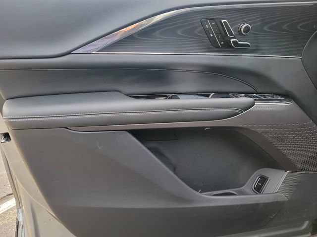 Certified 2024 Cadillac Lyriq Luxury AWD/4WD image 18